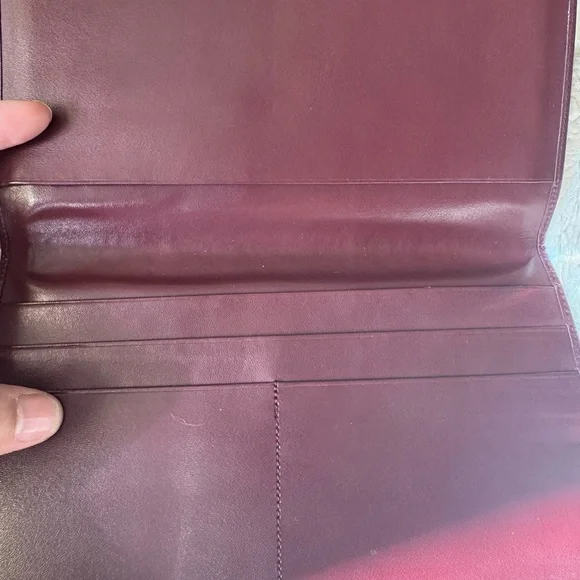 Cartier long wallet !! Very clean !! No smell - Picture 2 of 8